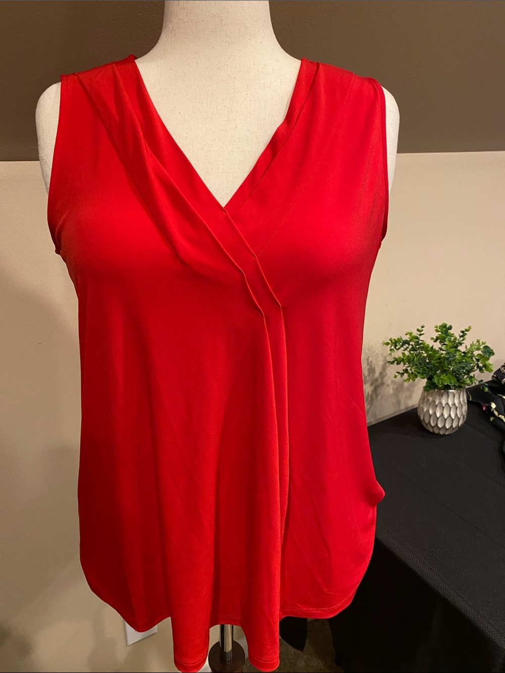 Lane Bryant Red V-Neck Draped Sleeveless Top